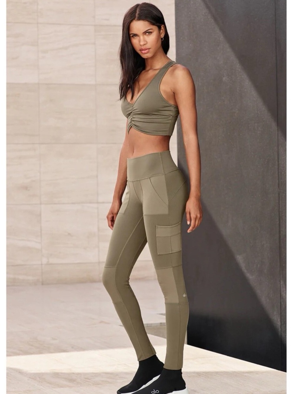 Alo Yoga High-Waist Cargo Leggings in Olive Branch (S)